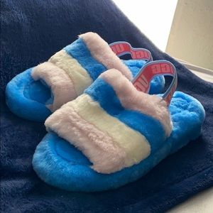 Sz 10. Ladies UGG slides